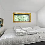 6 Bedroom Lovely In Nyaraló