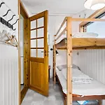 6 Bedroom Lovely In Nyaraló