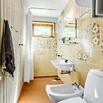 6 Bedroom Lovely In Nyaraló
