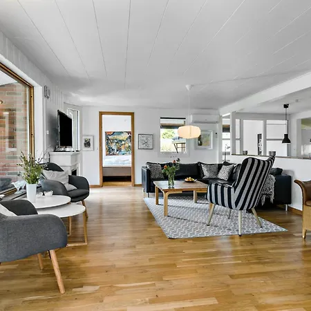 6 Bedroom Lovely In * Skibby