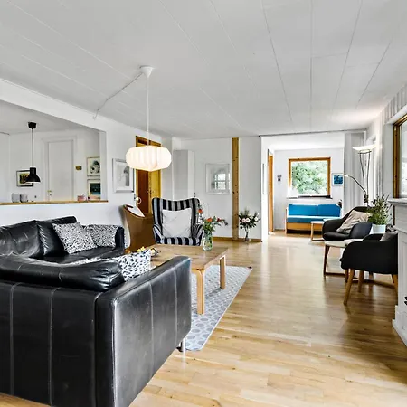 6 Bedroom Lovely In Feriehus Skibby