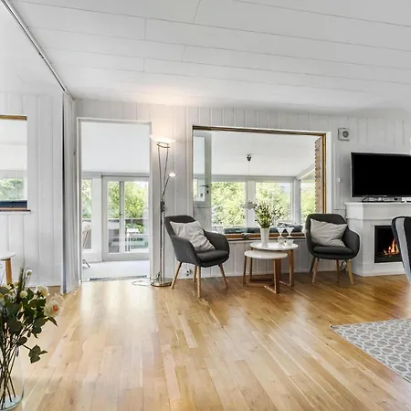 6 Bedroom Lovely In *