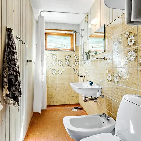 6 Bedroom Lovely In Nyaraló