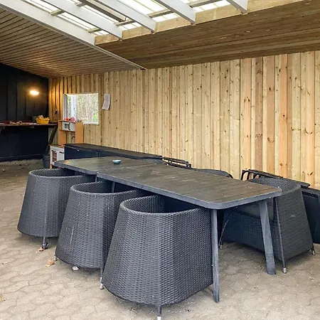 6 Bedroom Lovely In *