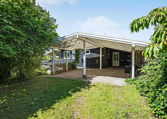 6 Bedroom Lovely In *